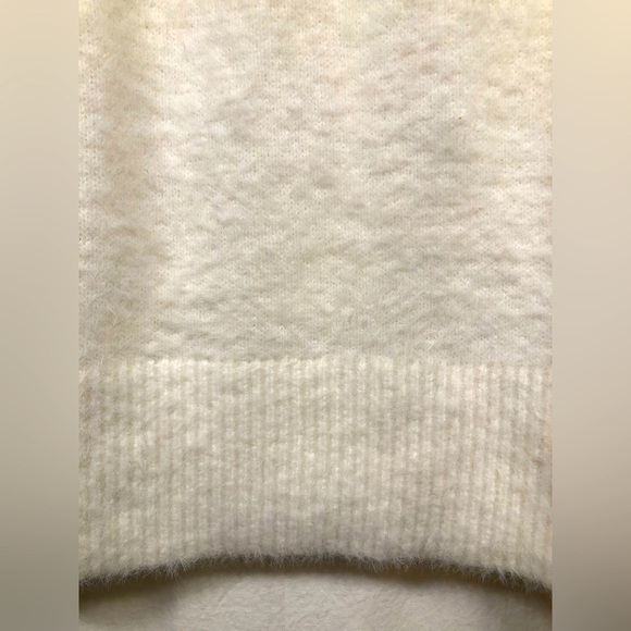 H&M Cream Fuzzy Mock Neck Pullover Womens Sweater XS - Picture 6 of 16